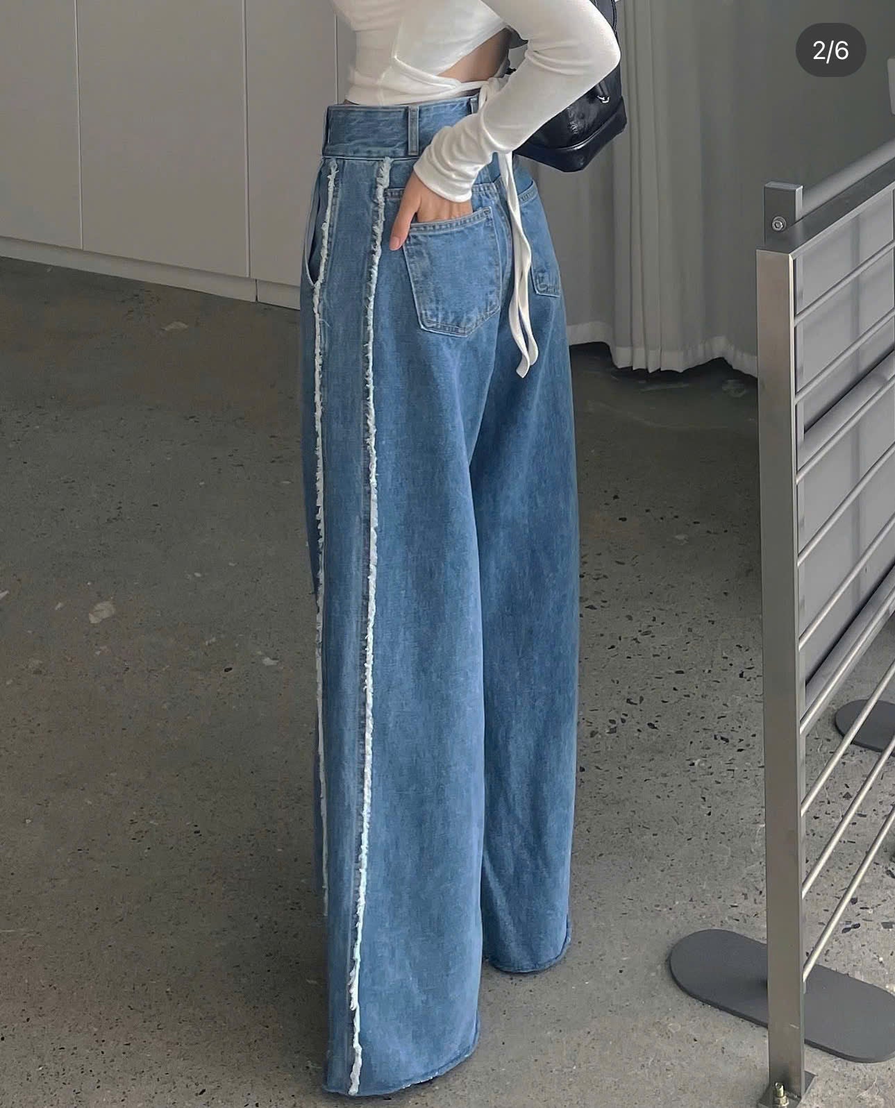 Frayed Seam Wide-Leg Jeans